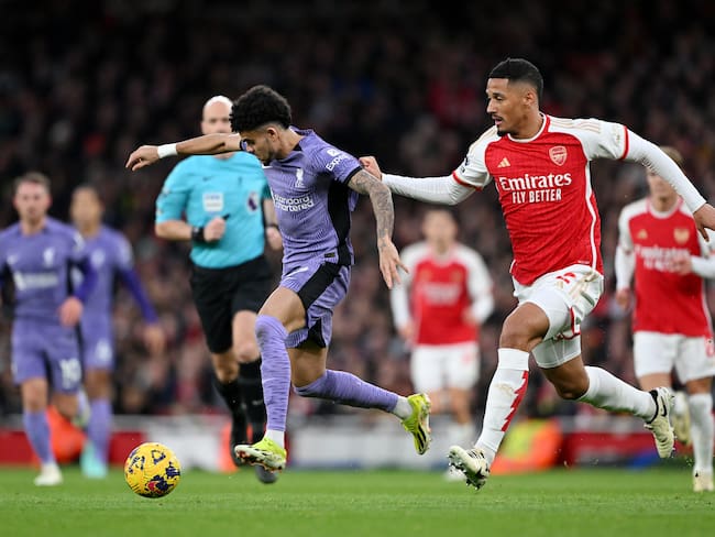 Luis Díaz jugó los 90 minutos ante el Arsenal en Londres. (Photo by Shaun Botterill/Getty Images)