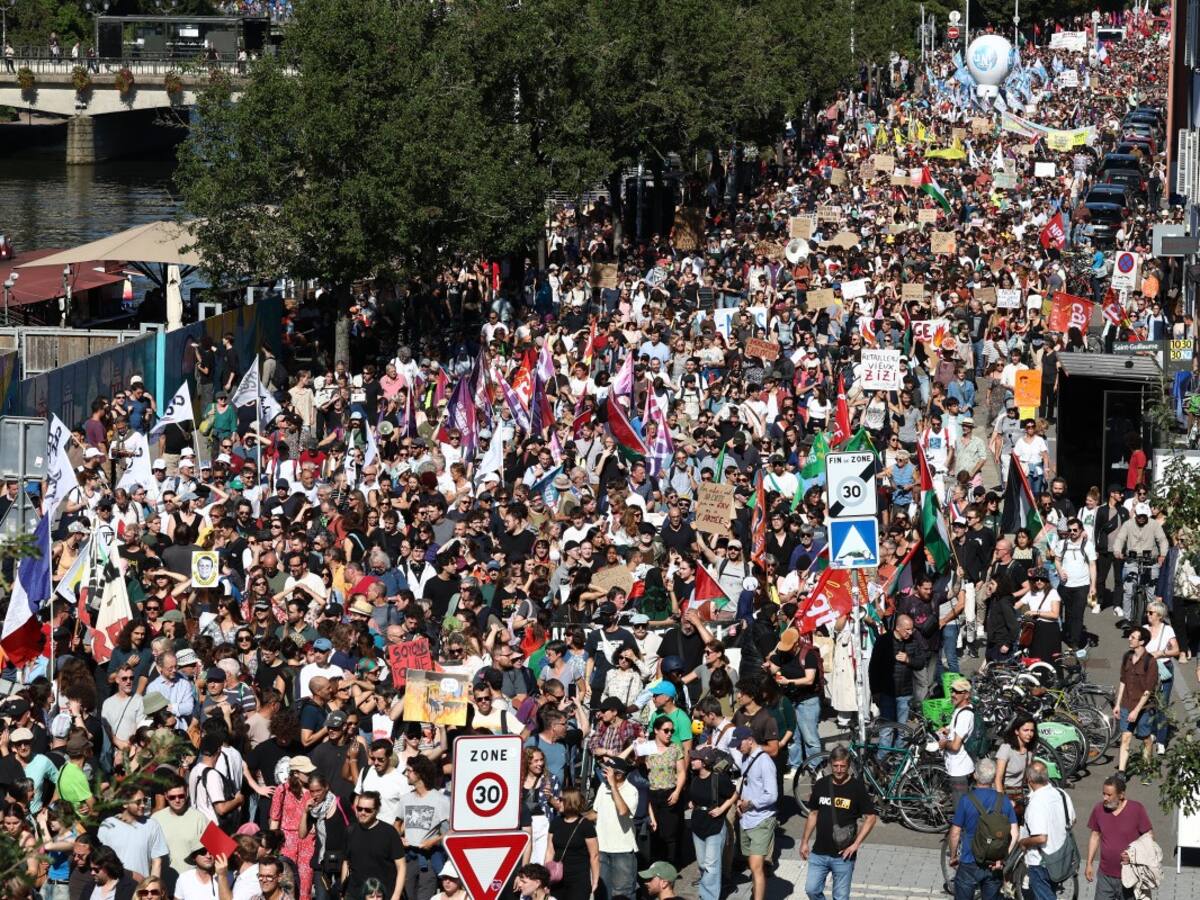 Francia: medio millón de personas protestan en favor de un aumento en impuestos a multimillonarios