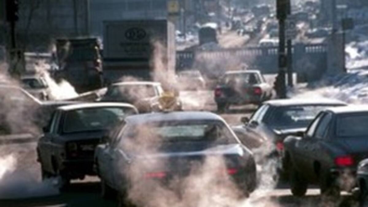 California aprueba una ley pionera para reducir las emisiones de los carros