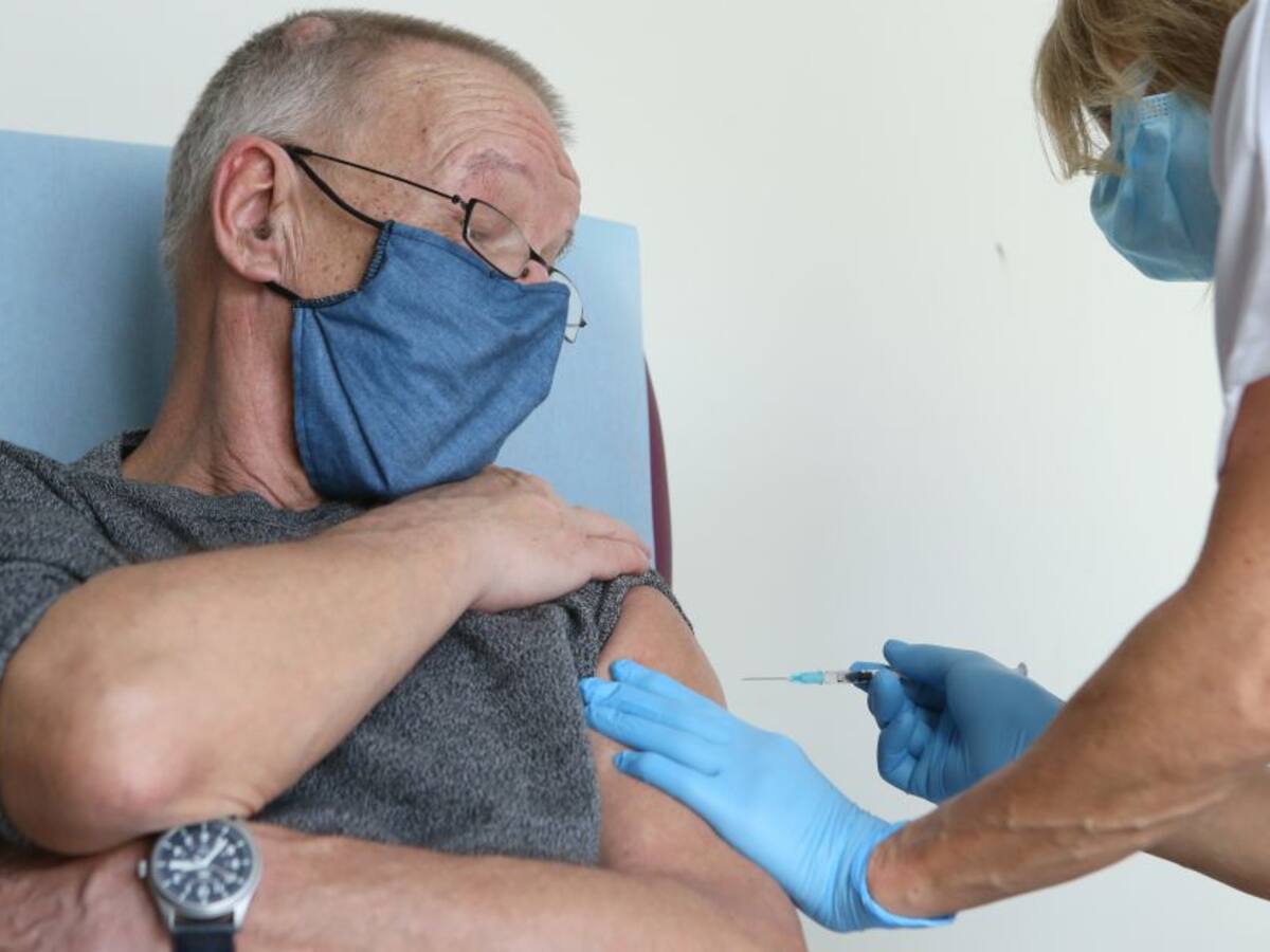 Vacuna de Pfizer es efectiva contra mutación de nuevas variantes de COVID