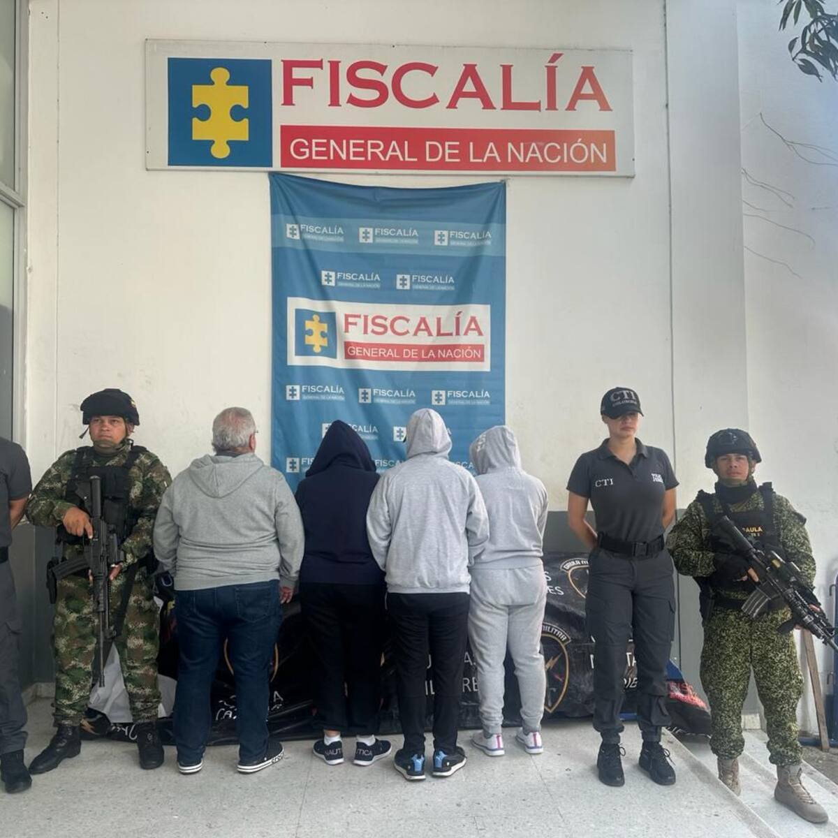 Cae funcionario de la DIAN y su familia, señalados de lavado de activos por contrabando