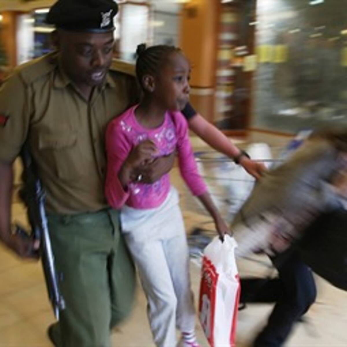 En fotos: algunas escenas de horror en el centro comercial de Nairobi, Kenia
