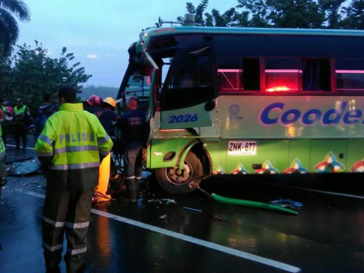 Once heridos en choque de buseta y tren cañero en vía Cali-Palmira