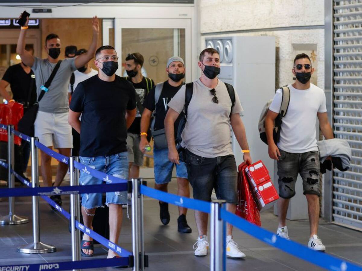 Colombia suspenderá la exigencia de PCR negativa a viajeros internacionales