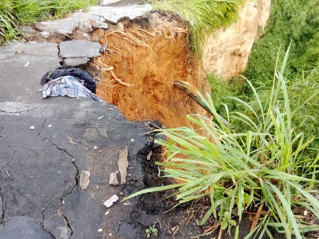 Por erosión, se quedaron sin paso 50 familias del Gaitán