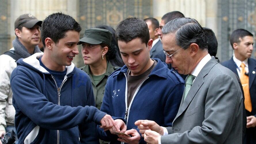 Tomás y Jeronimo y Álvaro Uribe. Foto: Colprensa.