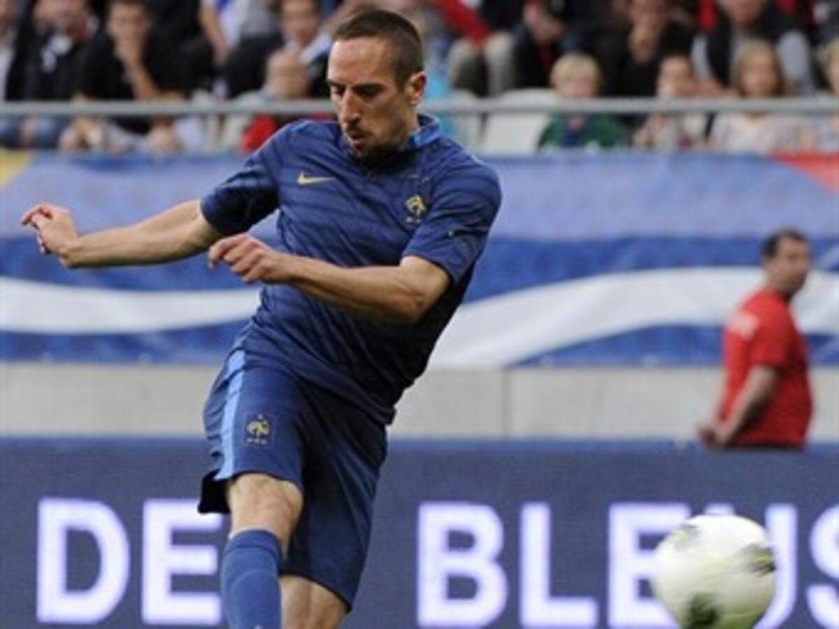 Ribéry y Malouda le dieron la victoria a Francia sobre Serbia