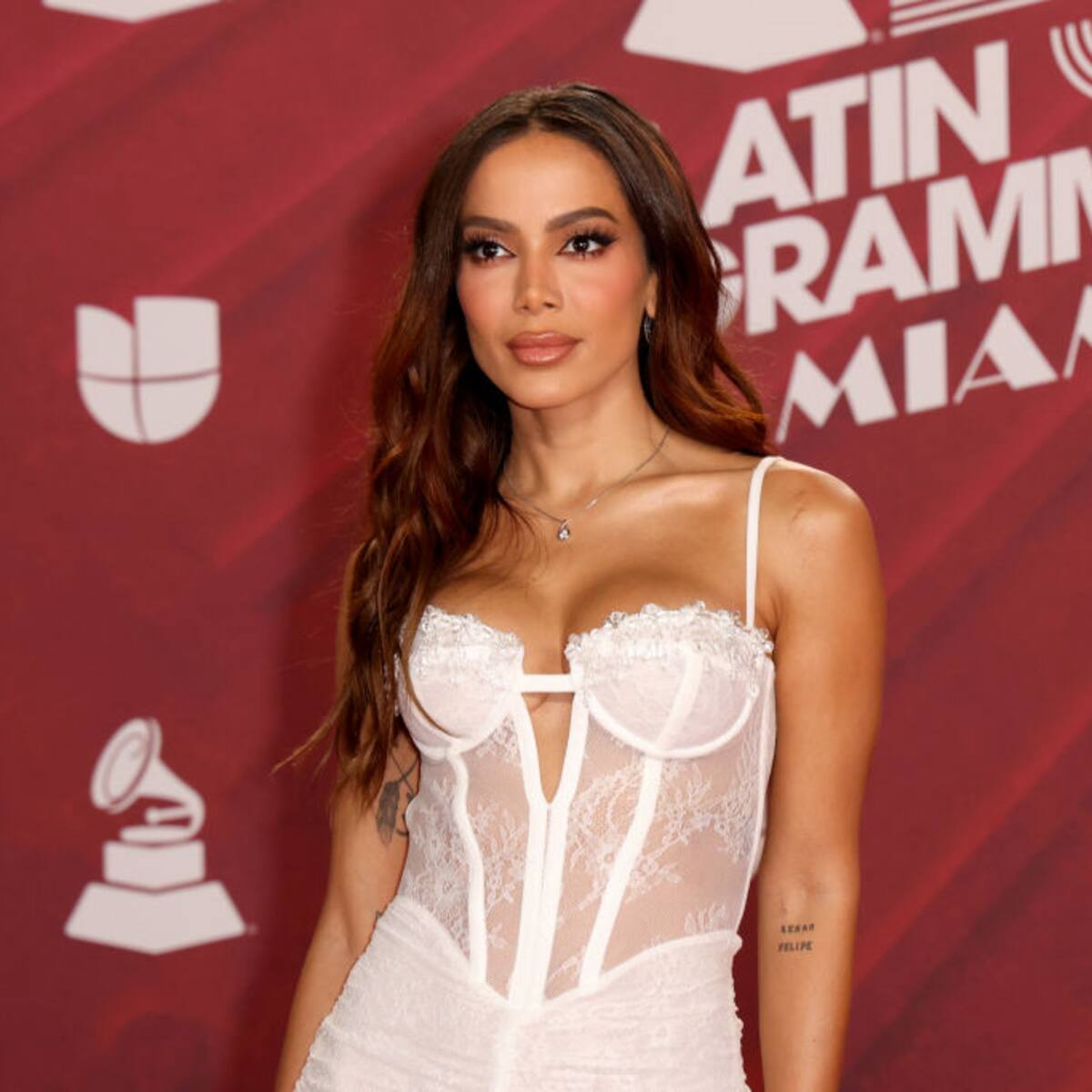 Las superestrellas del pop, Anitta y Shakira, estrenan su nueva colaboración bilingüe “Choka Choka”