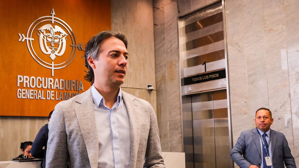 Procuraduría ratifica sanción de seis meses contra Daniel Quintero por participación en política