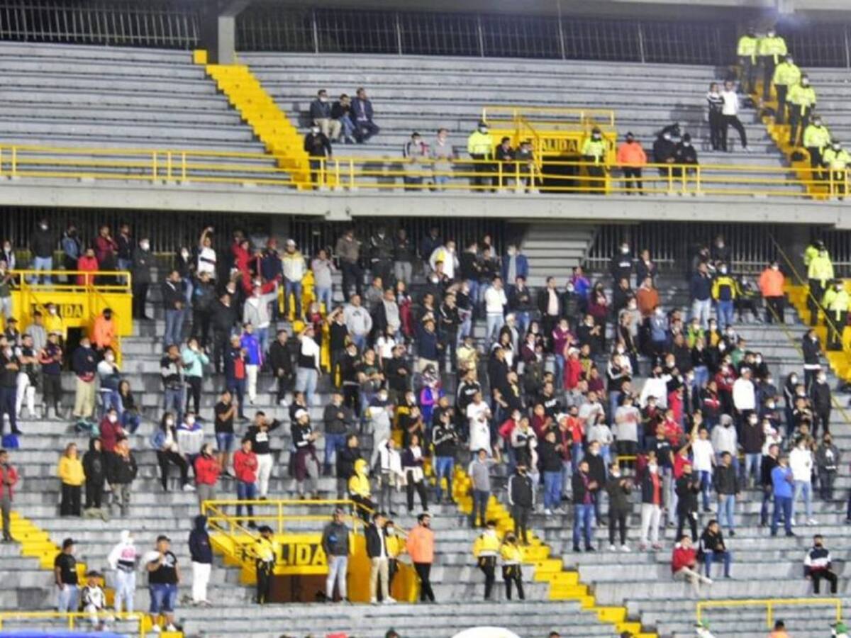 Inaudito: Hinchas de Nacional ingresaron a El Campín pese a sanción