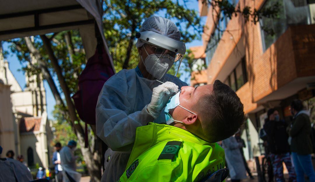 Conozca los puntos de toma de muestra PCR gratuita en Bogotá. 
