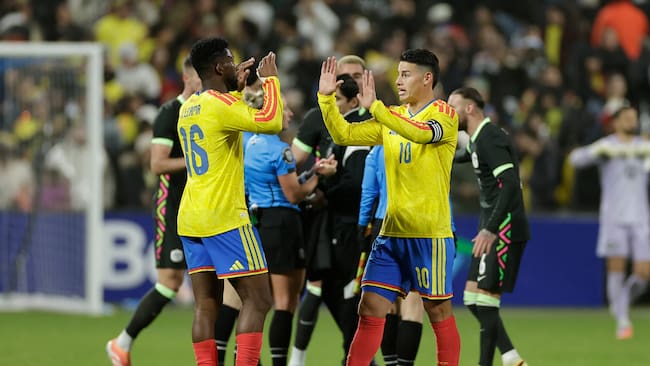 NEW YORK, NEW YORK - NOVEMBER 18: Jefferson Lerma and James Rodriguez of Colombia react after winning the International Friendly match between Colombia and Australia at Citi Field on November 18, 2025 in New York City. Adam Hunger/Getty Images for Soccer Australia/AFP (Photo by Adam Hunger / GETTY IMAGES NORTH AMERICA / Getty Images via AFP)