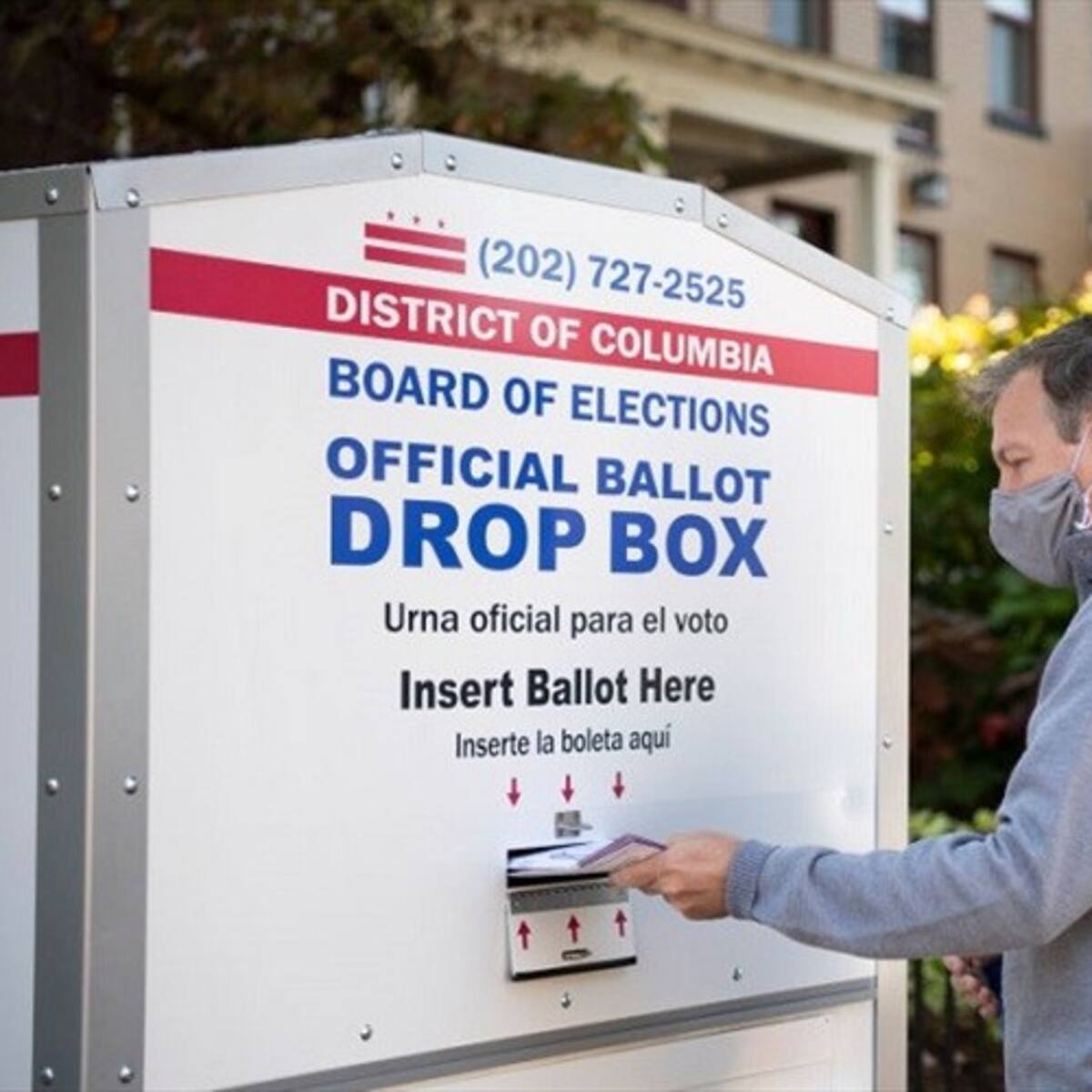 Corte Suprema de Estados Unidos frena petición de Trump de restringir voto por correo