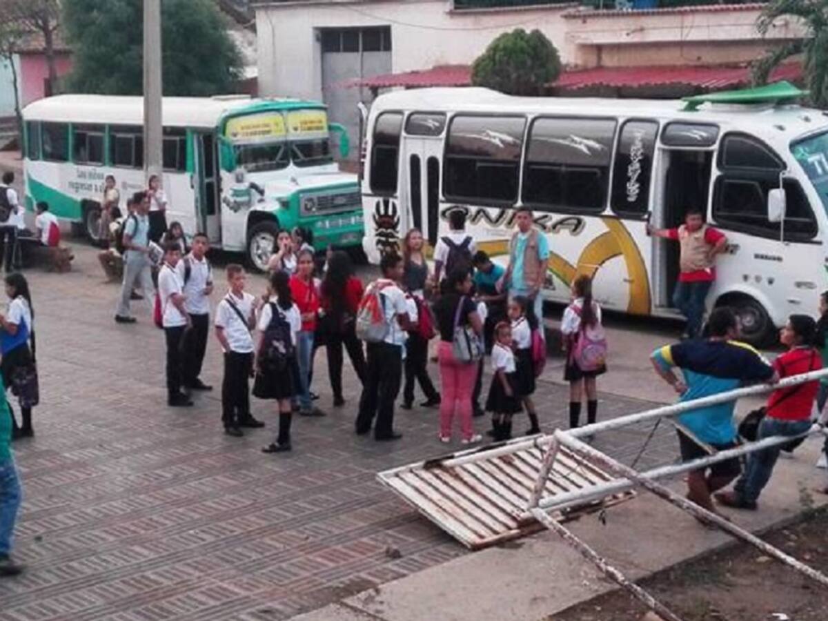 Municipio adjudica transporte escolar