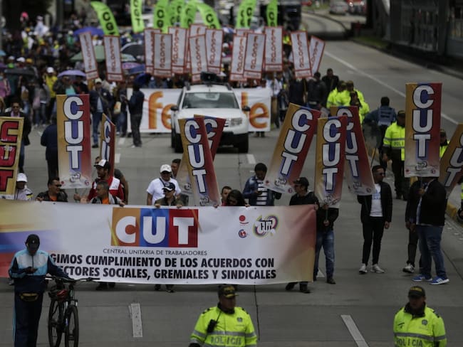 Centrales obreras piden al Gobierno revisar su política económica