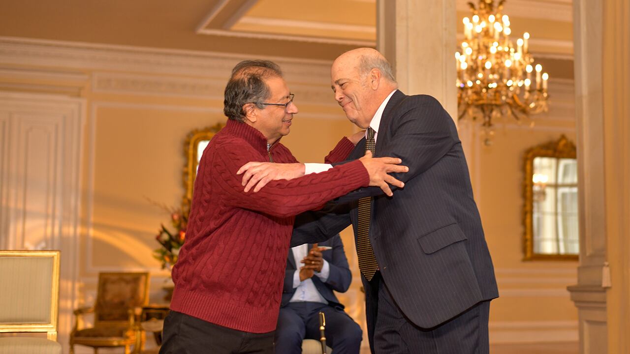 El presidente Gustavo Petro encomendó a los nuevos embajadores trabajar por una declaración conjunta en favor del cambio climático en la COP16.