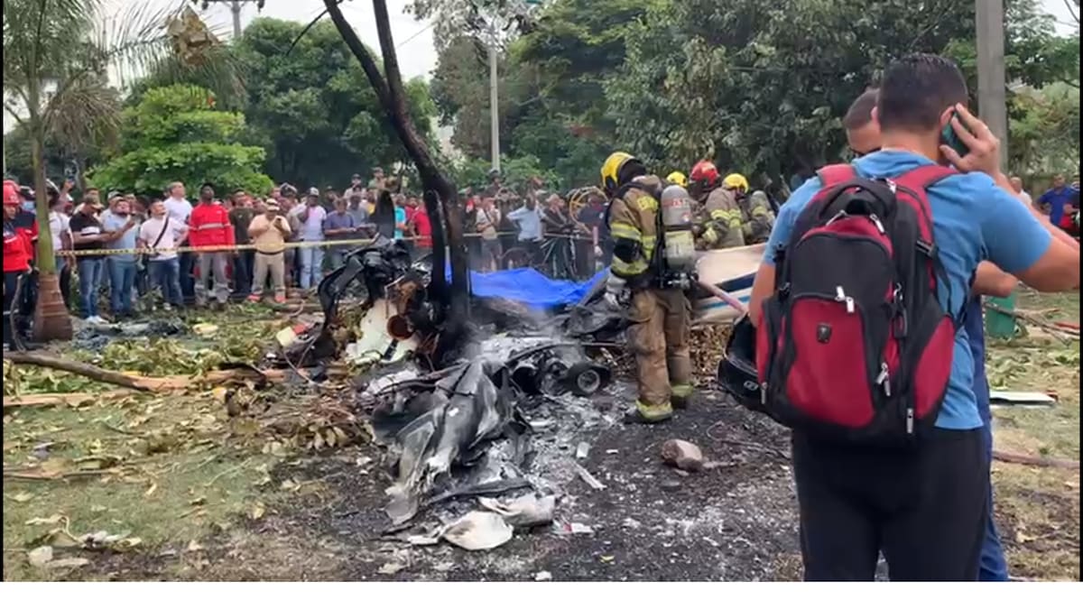 Cae avioneta de la Fuerza Aérea en el centro de Cali