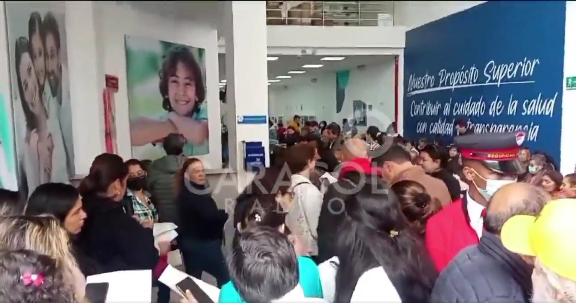 Los usuarios se quejan del tiempo que deben esperar para reclamar un medicamento