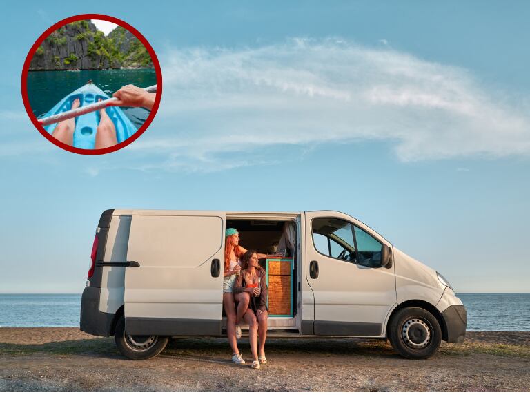 Getty Images / Personas en auto y destino turístico