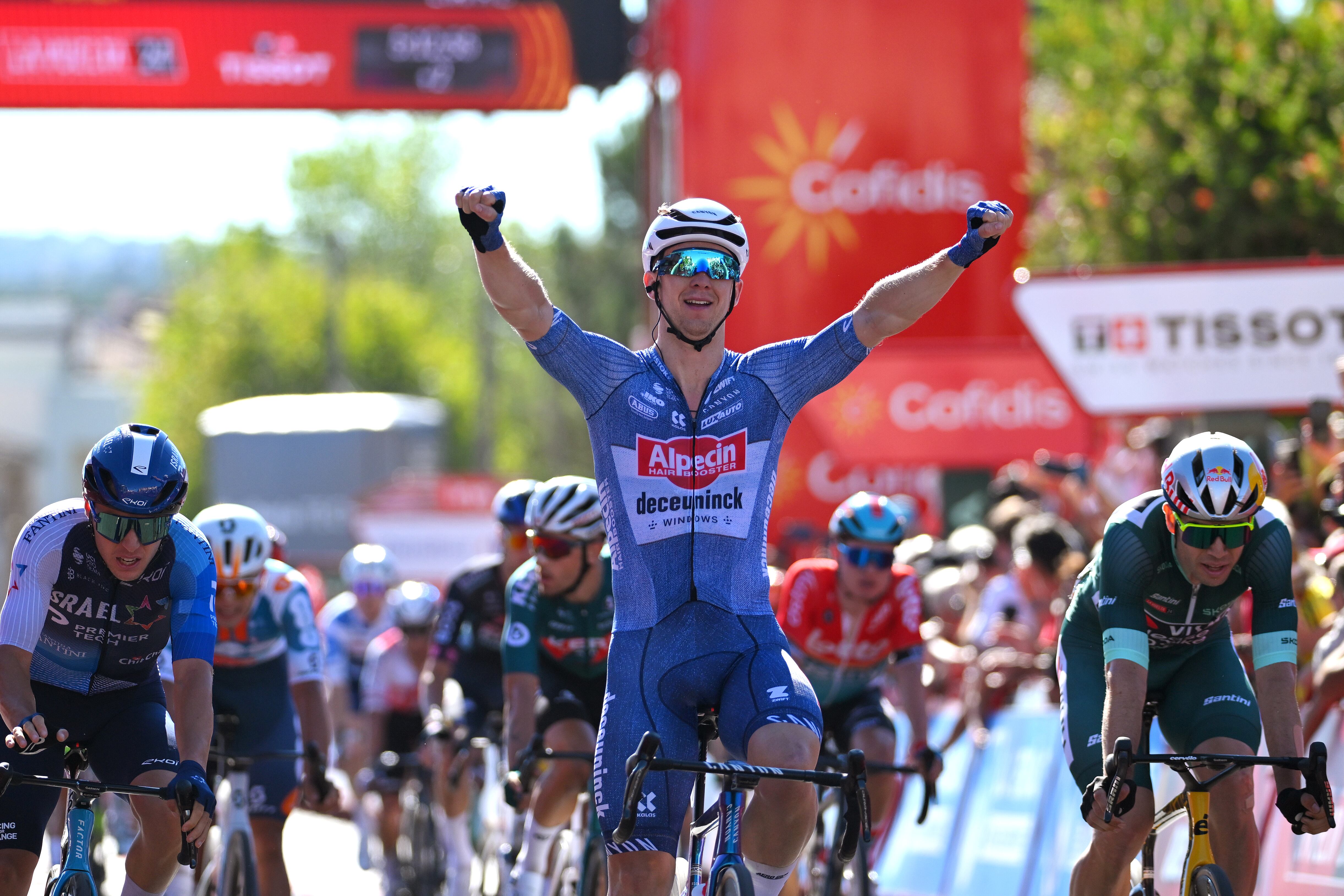 Kaden Groves celebra su victoria en la etapa 14 de la Vuelta a España. (Photo by Tim de Waele/Getty Images)