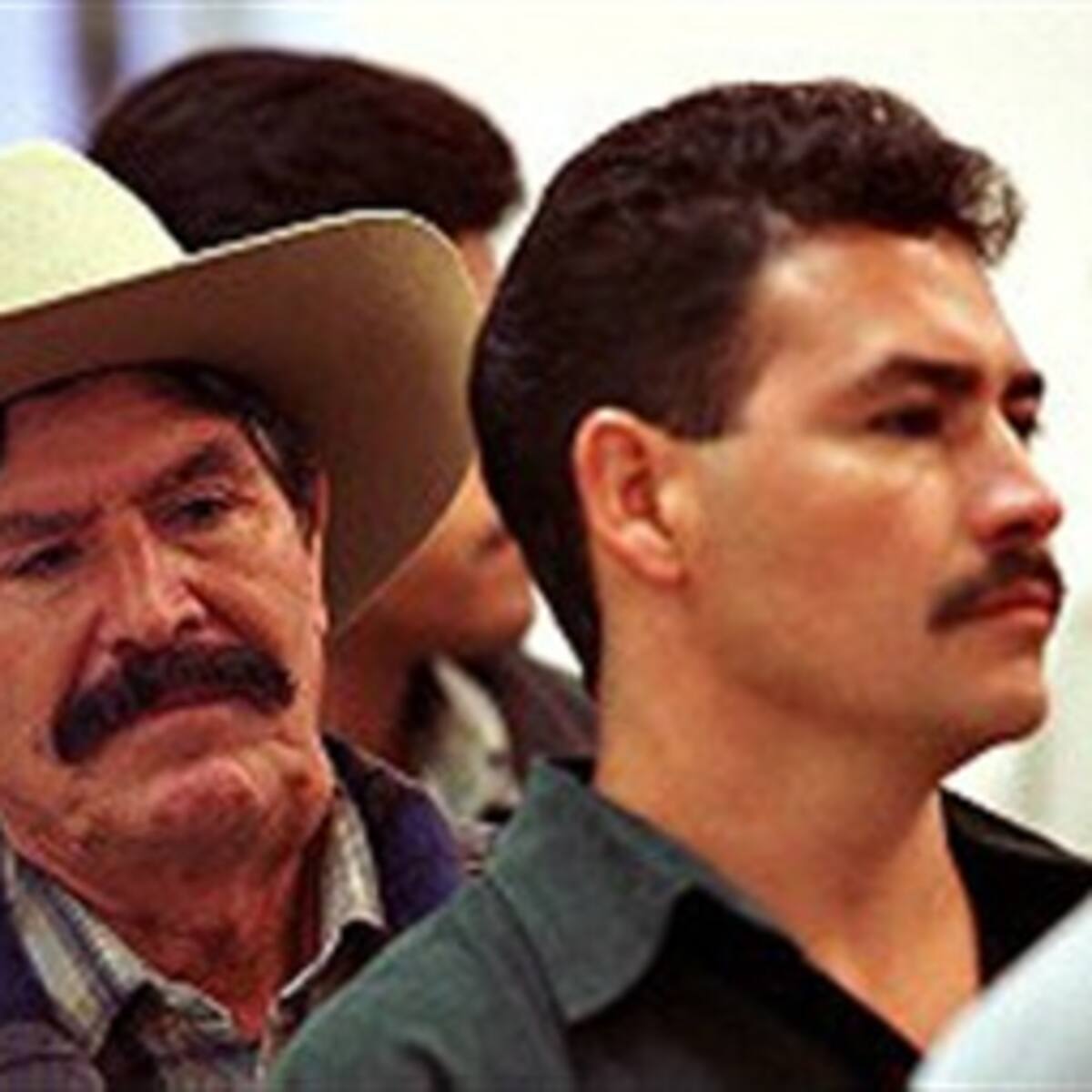 Miles de mexicanos han sido engañados por visas falsas