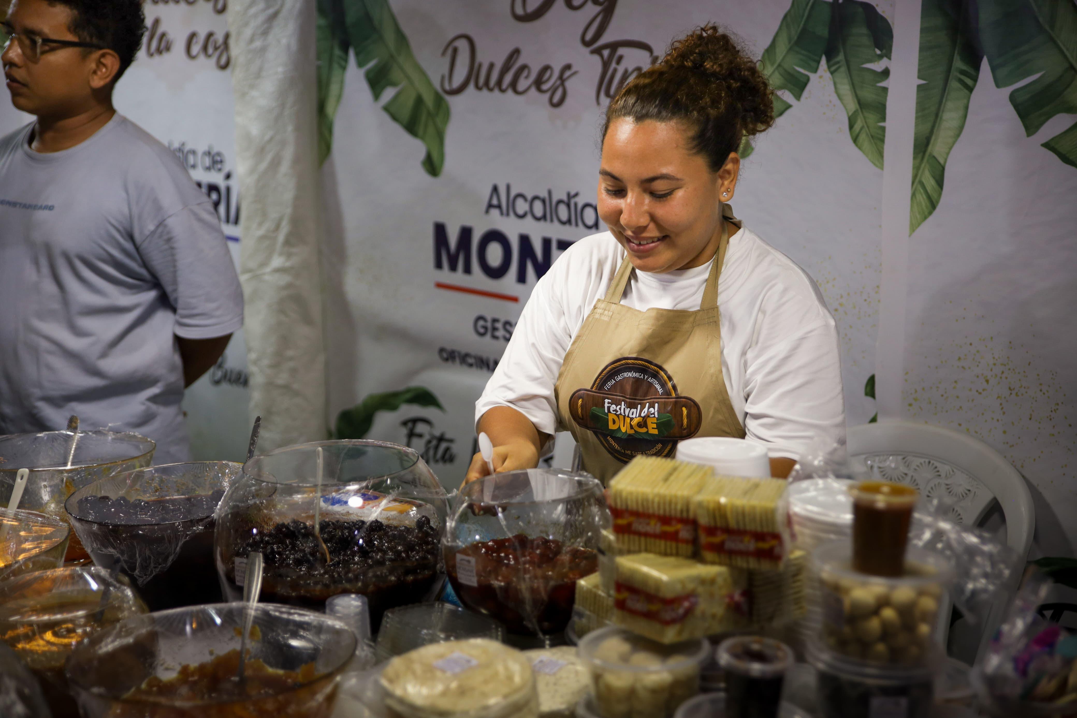 Dulces típicos en el Parque Simón Bolívar de Montería.