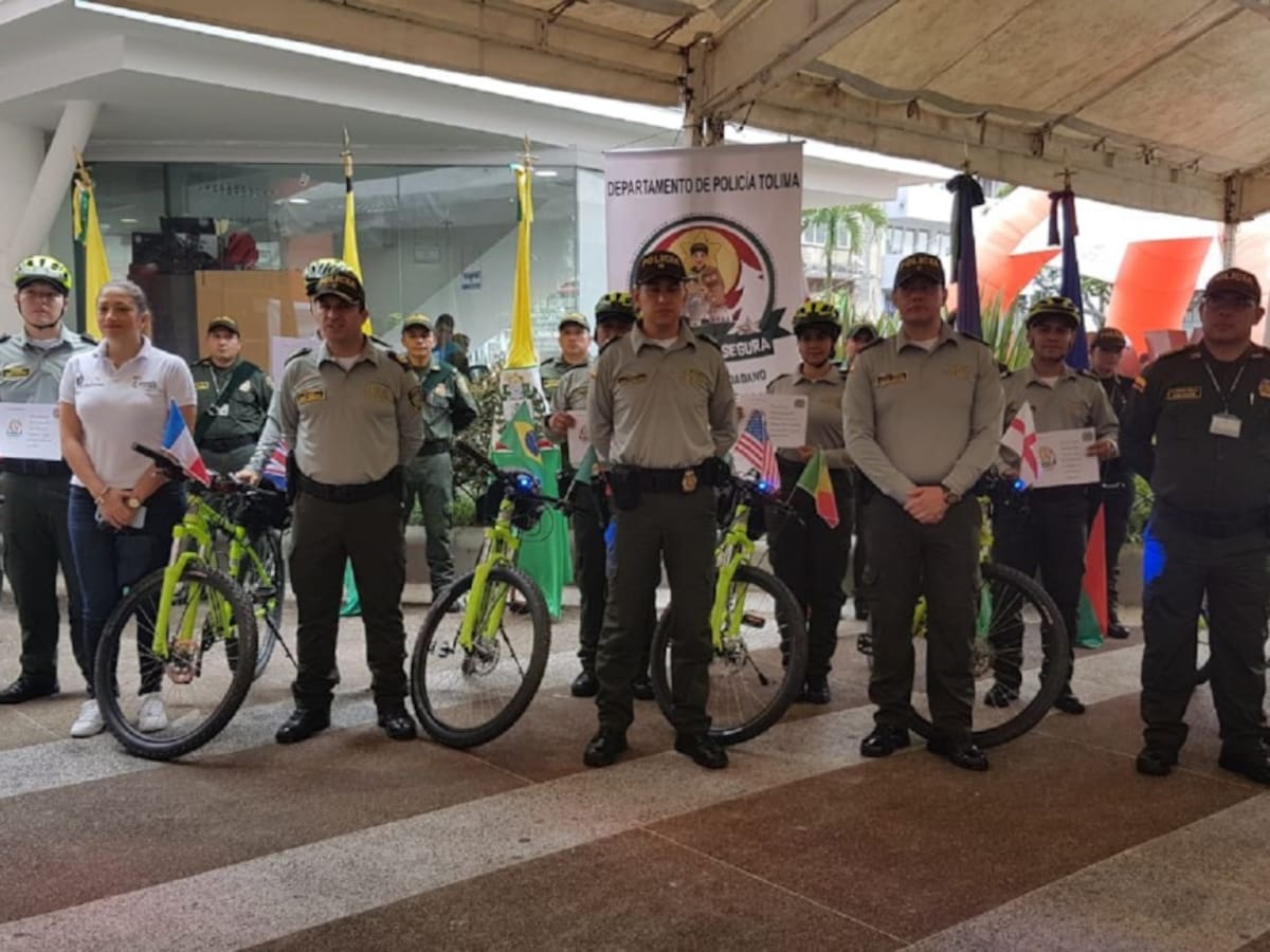 Policías bilingües estarán en Tolima durante temporada de fin de año