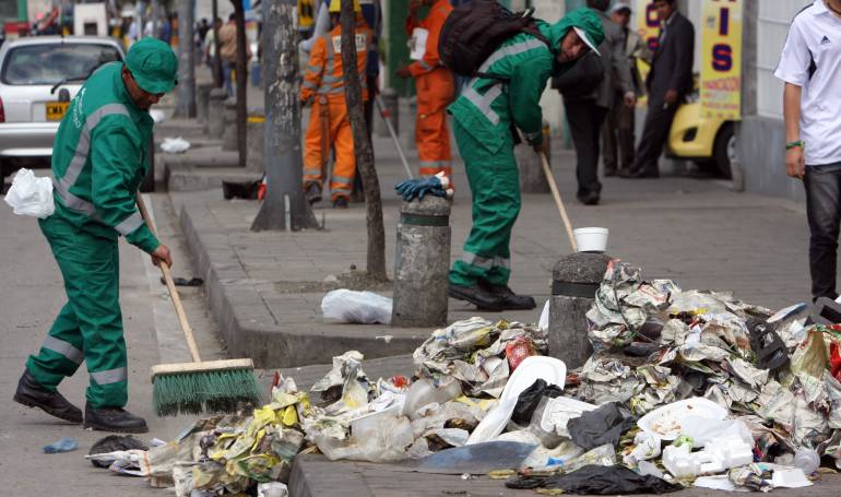 Aseo en las calles de Bogotá. CRA actualiza tarifas de aseo.