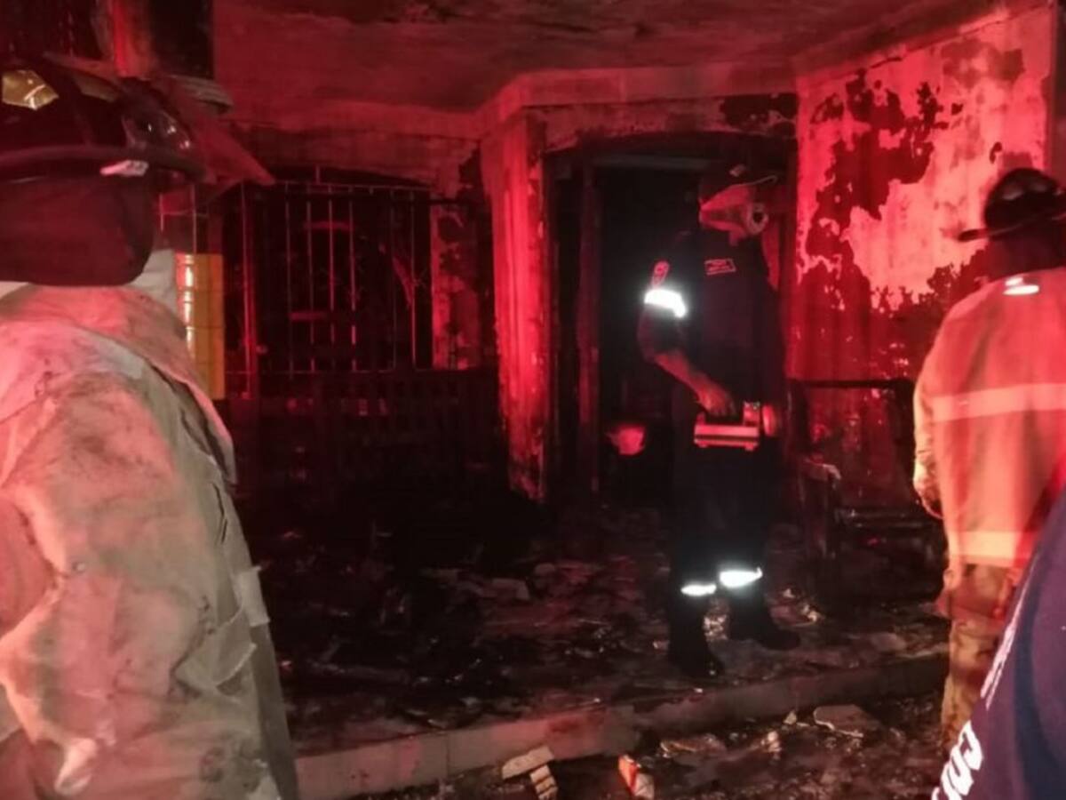 Incendio consumió bodega y afectó a dos personas en Cartagena