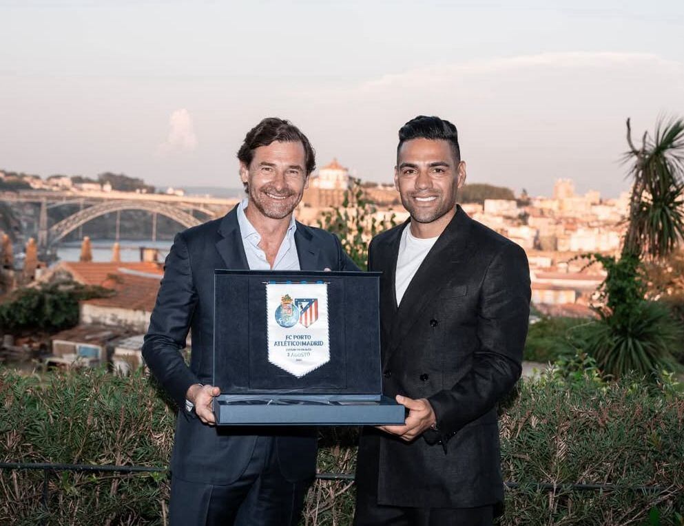Falcao y André Vila Boas, homenajeado por el Porto y el Atlético de Madrid / Instagram: Falcao.