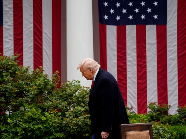 Washington (United States), 02/04/2025.- US President Donald Trump during a tariff announcement in the Rose Garden of the White House in Washington, DC, USA, 02 April 2025. Trump plans to roll out tariffs on global trading partners, the centerpiece of his effort to bring back manufacturing to the US and reshape a world trade system he has long decried as unfair. Trump has branded the day 'Liberation Day', though most economists expect US consumers to foot the costs. EFE/EPA/KENT NISHIMURA / POOL