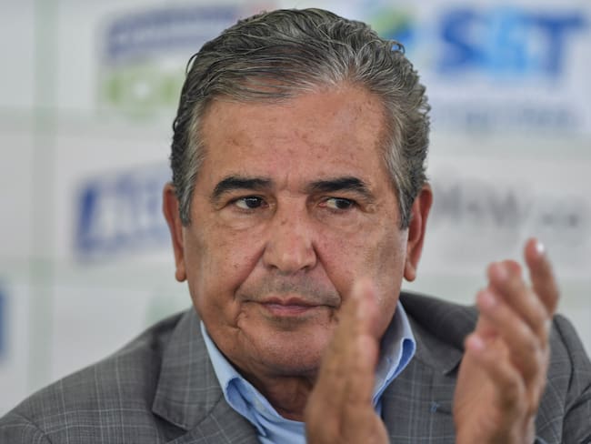 Jorge Luis Pinto y una dura crítica a James Rodríguez: “El fútbol lo va a dejar”