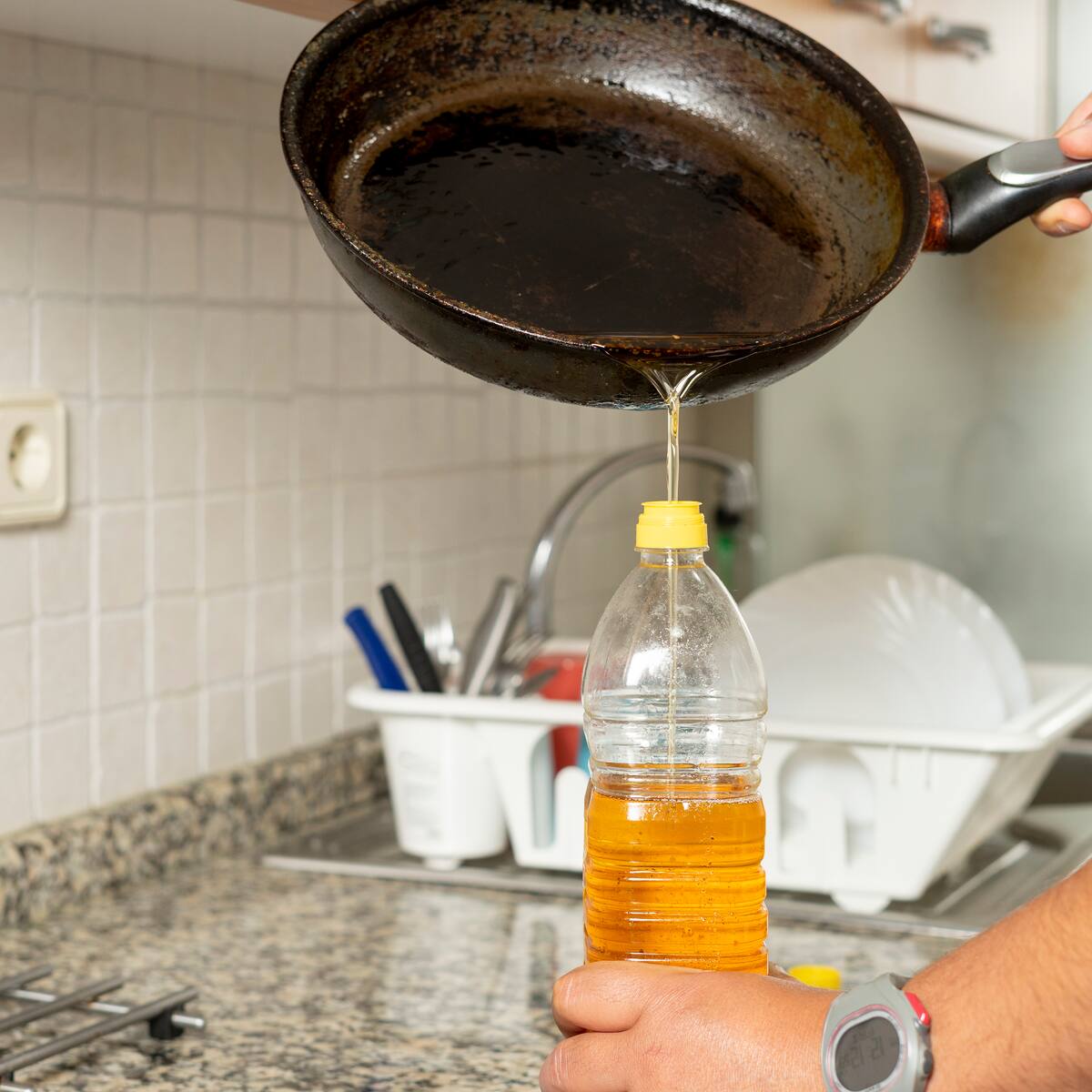 Nunca haga esto con el aceite de cocina: es peligroso, puede dañar el cerebro y el hígado