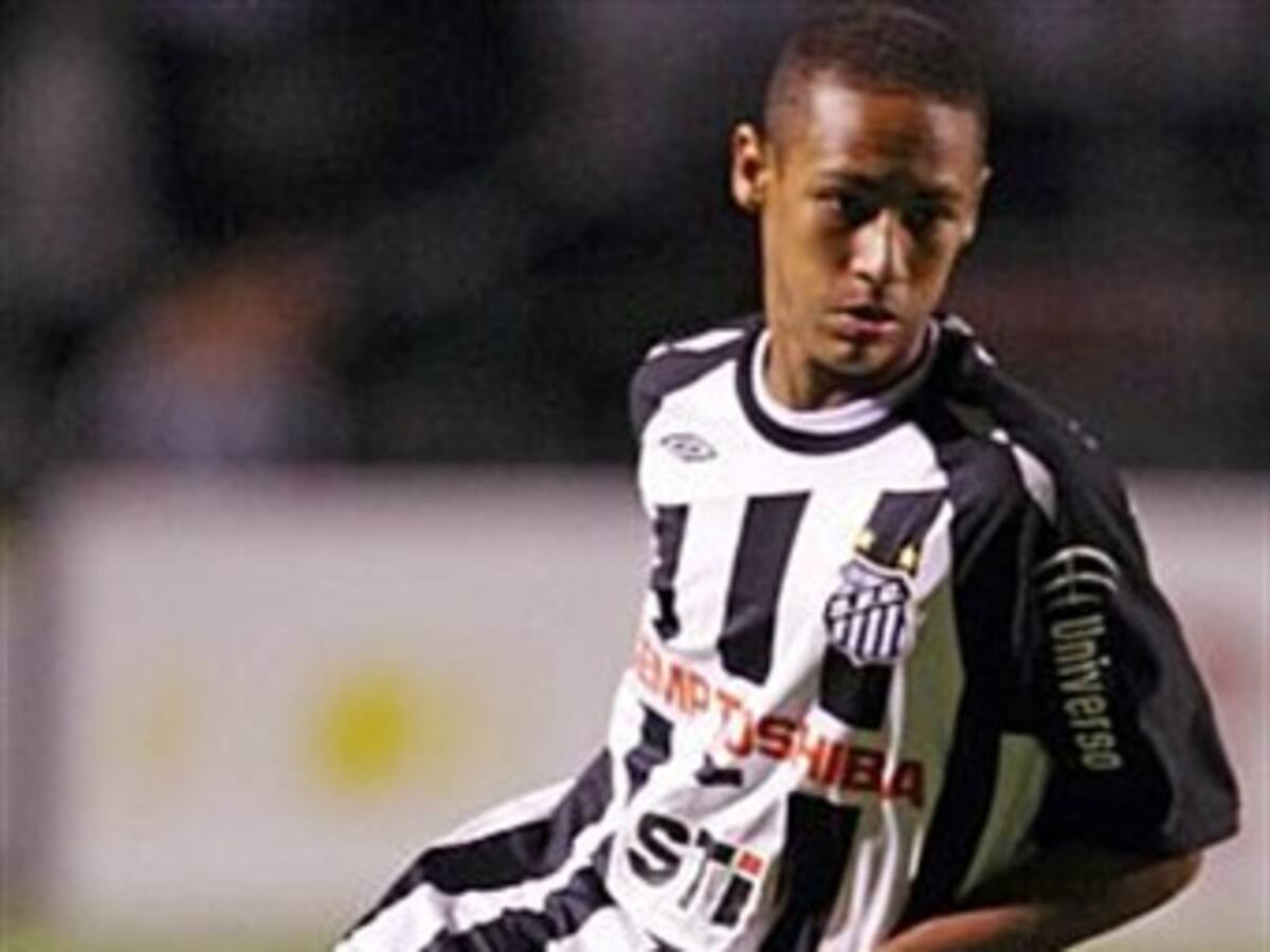 Neymar firma nuevo contrato con el Santos y afirma que permanecerá hasta 2014
