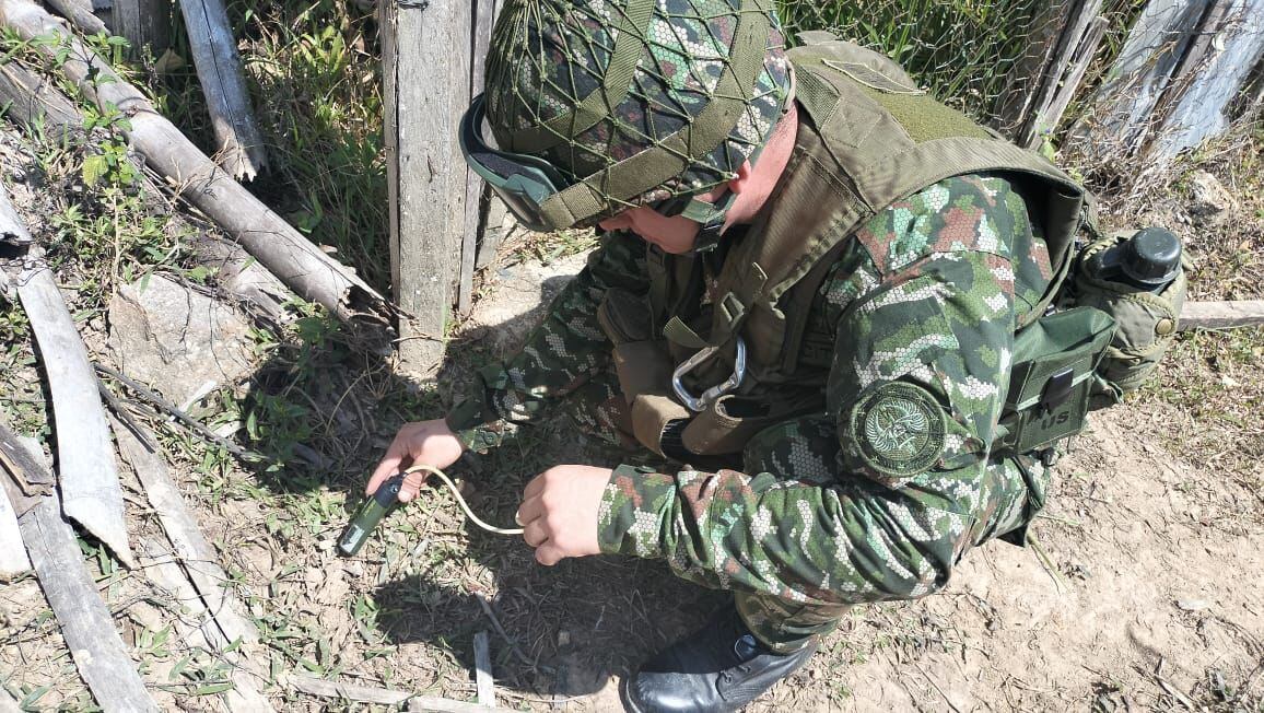 Desactivan dos minas antipersonales cerca de una vivienda en Hacarí.