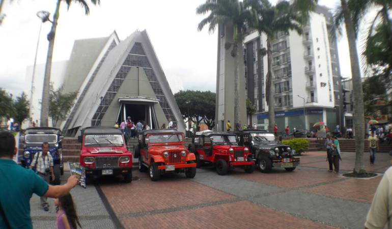 En los tradicionales Jeep Wyllis se podrá recorrer los principales templos católicos de Armenia