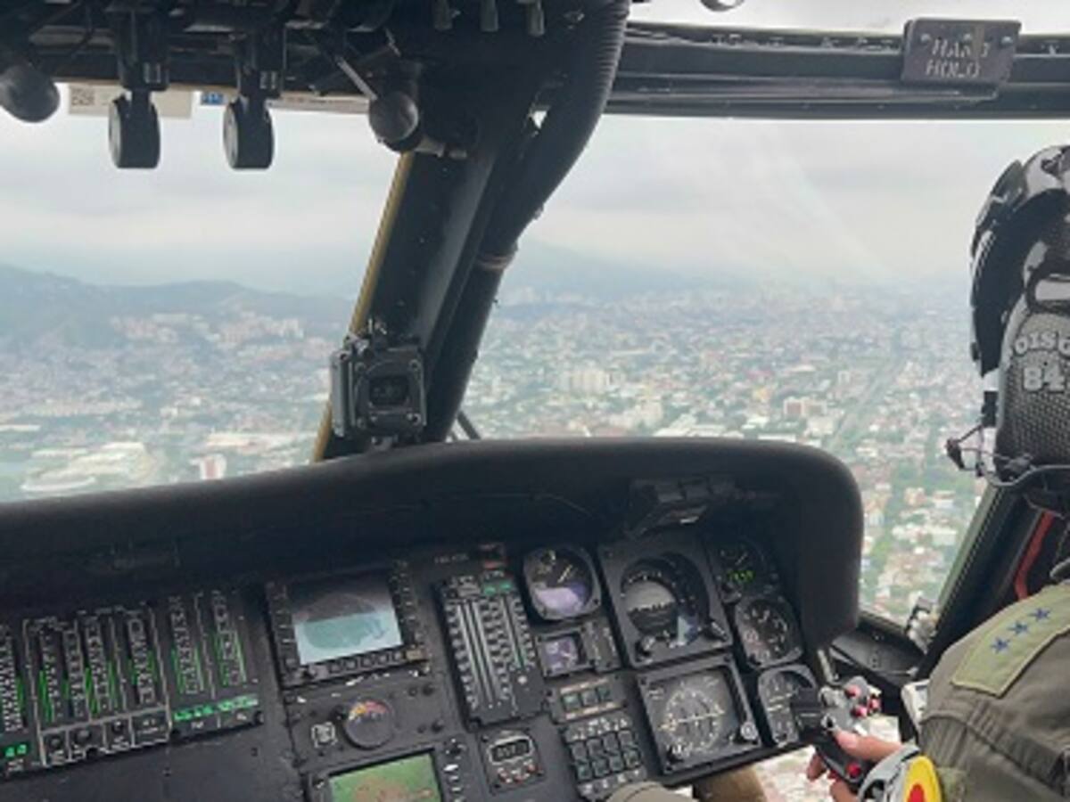 Por aire y tierra, la Policía y la Fuerza Aeroespacial vigilan el suroccidente del país
