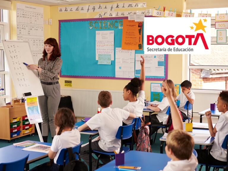 ¿Cómo usar ‘Ser Profe’? Este es el nuevo sistema para ser docente en colegios públicos de Bogotá. Imagen de fondo de Canva