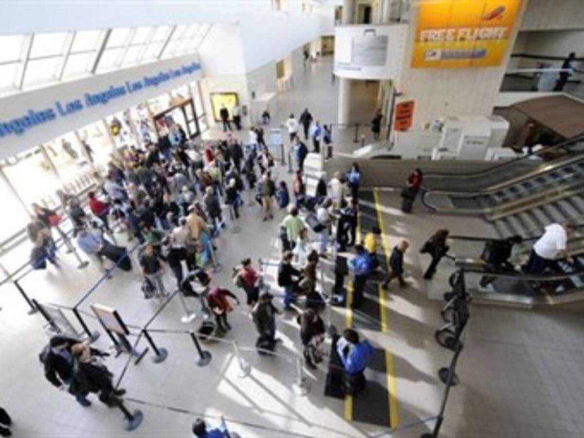 Un muerto y siete heridos en tiroteo en aeropuerto de Los Ángeles