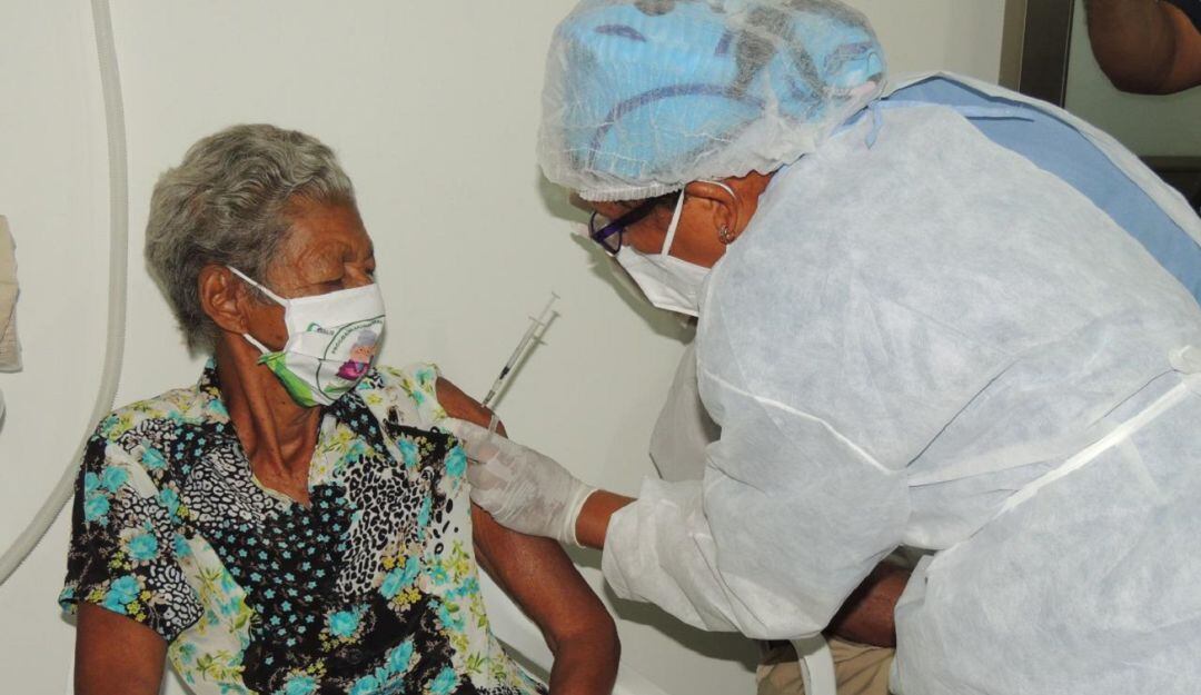 1.002 dosis son de Pfizer y 2.706 de Sinovac