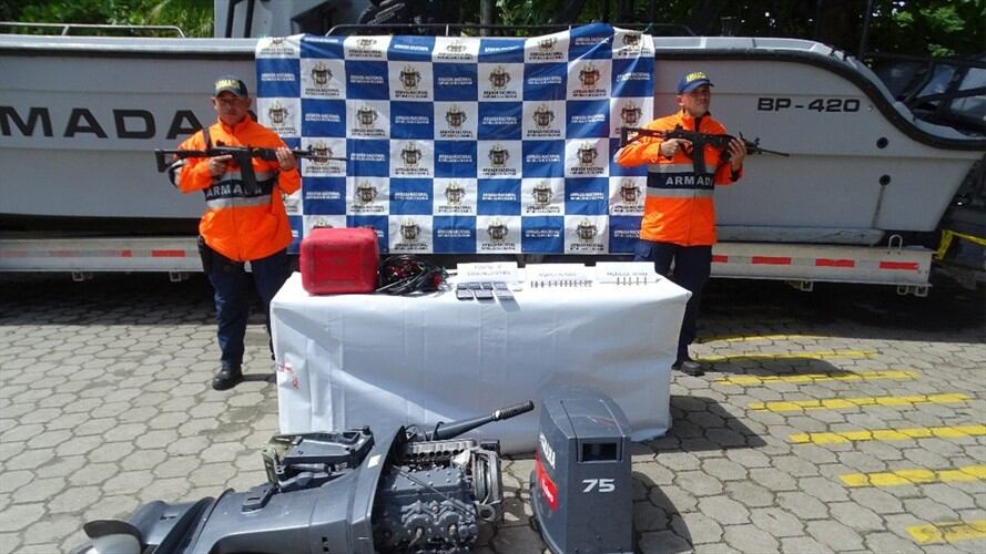 Los tres pescadores eran de nacionalidad ecuatoriana y realizaban paso inocente por la zona en dirección a un banco de pesca fuera de la Zona Económica Exclusiva Colombiana. Foto: Armada Nacional