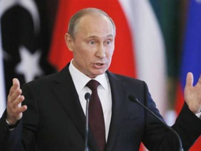 Putin pide al Senado ruso autorización para emplear tropas rusas en Crimea