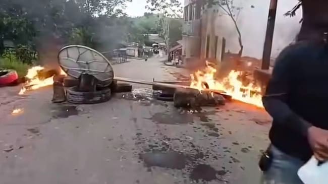 Resistencia al ingreso de las autoridades. Foto Relacionada