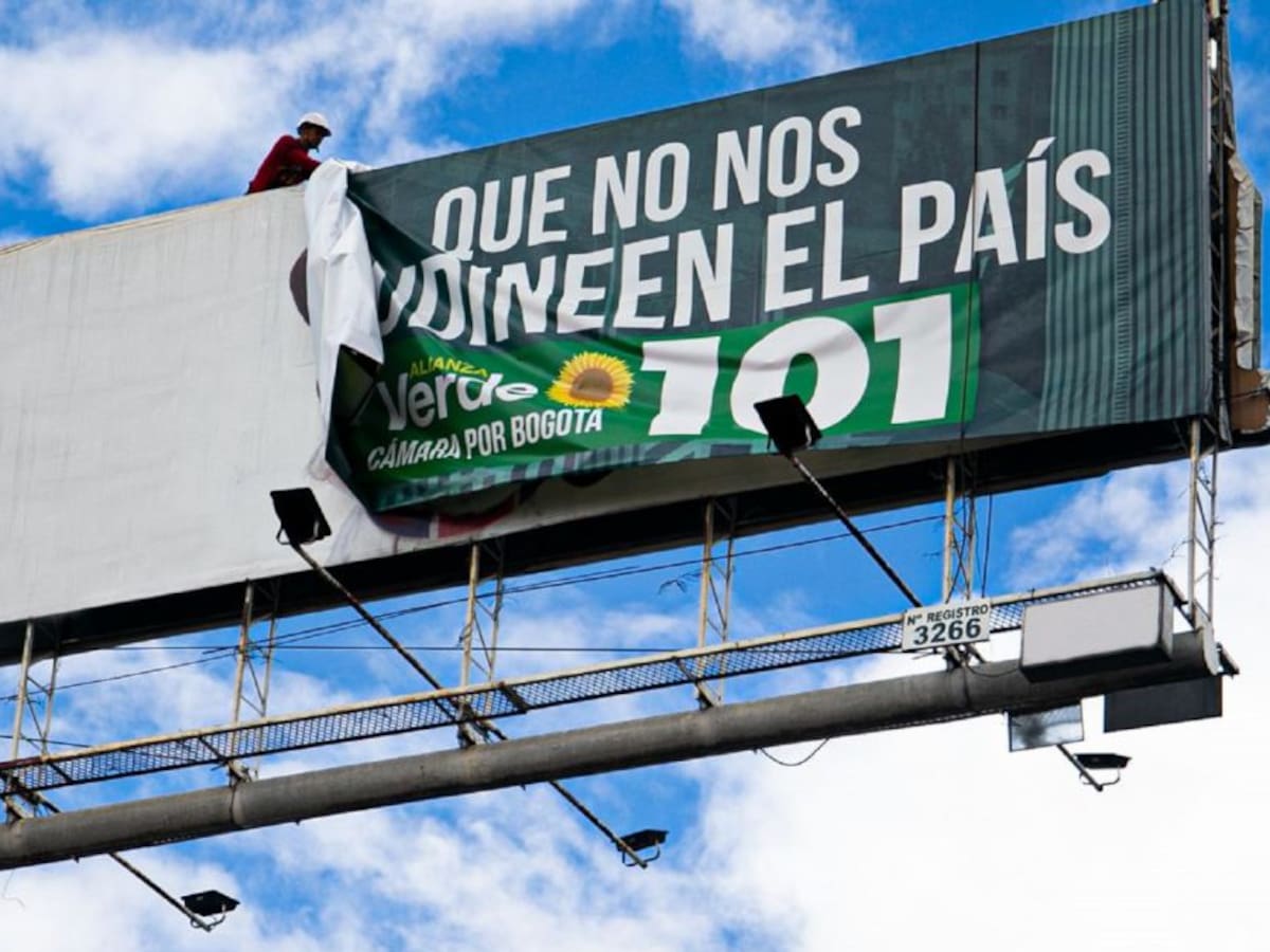 Katherine Miranda retiró vallas en donde utilizaba el término 'Abudinear'