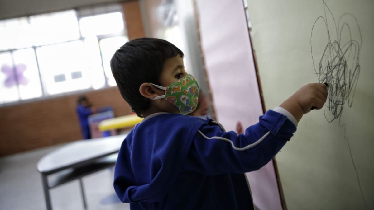 INICIATIVA CONECTA A PROFESORES Y ESTUDIANTES SIN ACCESO A INTERNET CON EDUCACIÓN DE ALTA CALIDAD