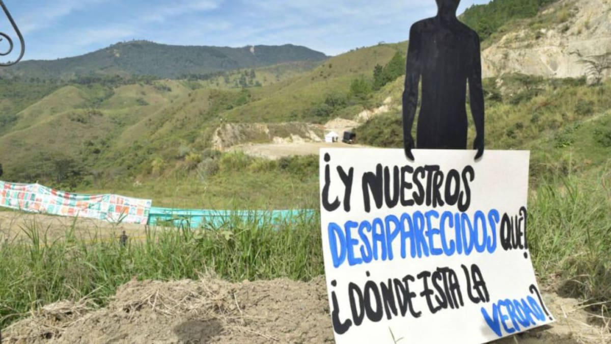 Víctimas responden a Uribe que La Escombrera sí es una fosa común