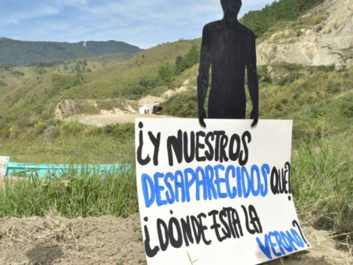 Víctimas responden a Uribe que La Escombrera sí es una fosa común