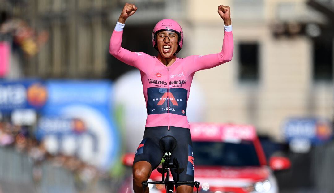 Egan Bernal supera el COVID-19 y dice estar “ready to rock”