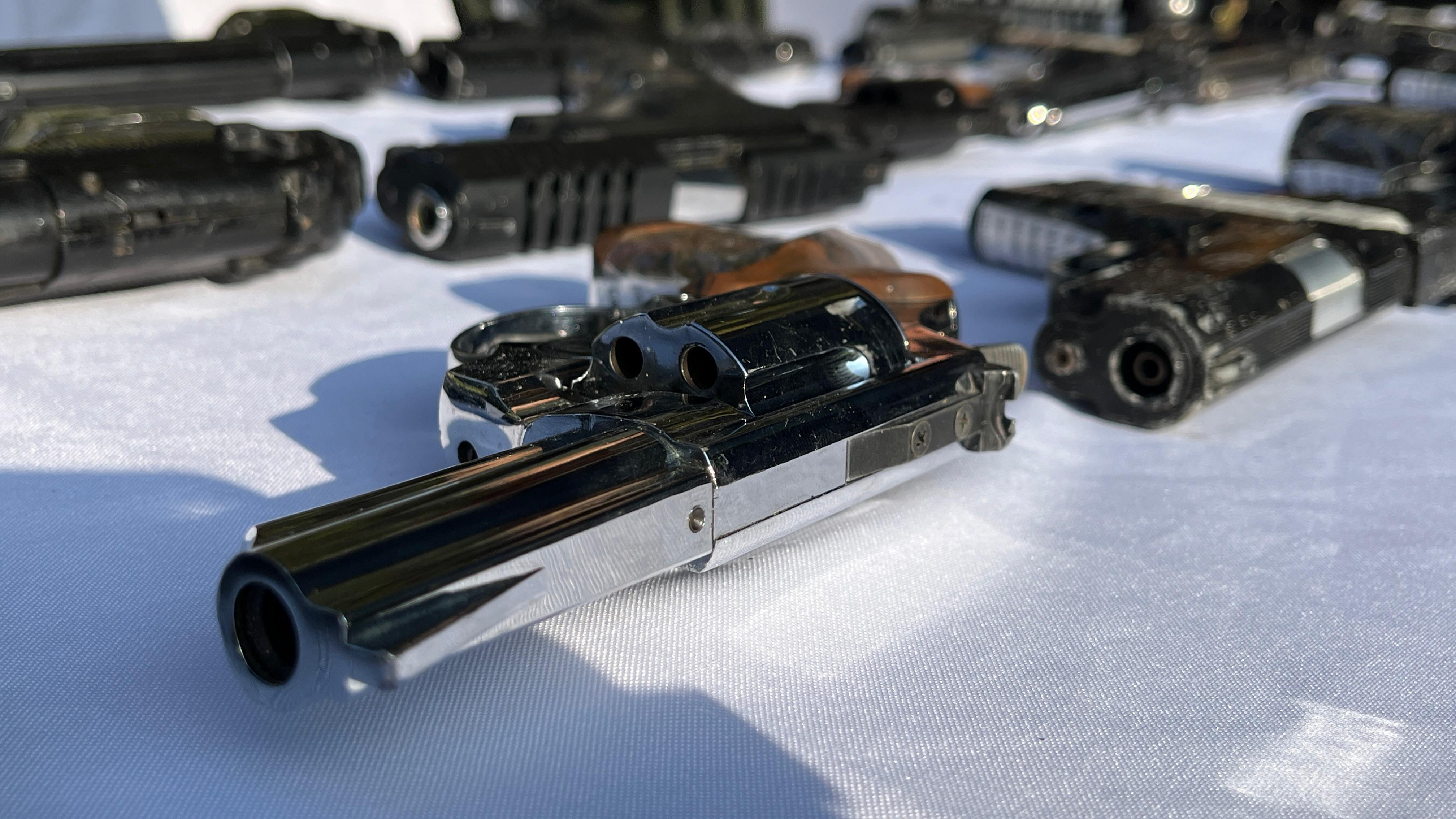 Armas incautadas. Foto: Alcaldía de Medellín.