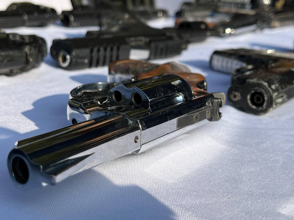 Con más de 800 armas incautadas en Medellín construirán escultura en la IU Pascual Bravo